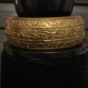 Vintage 3D Brass Cuff/bangle bracelet with engraved floral design